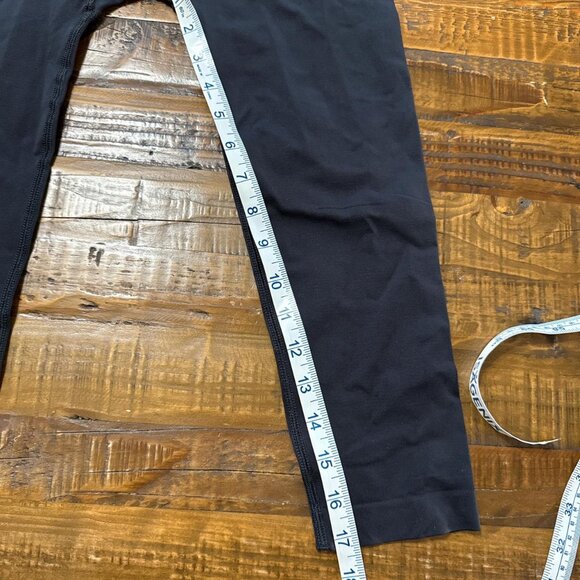 Gymshark Women's Navy and Black Leggings - Picture 4 of 4